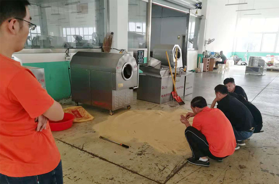 辽宁客户考察订购50斤炒芝麻机