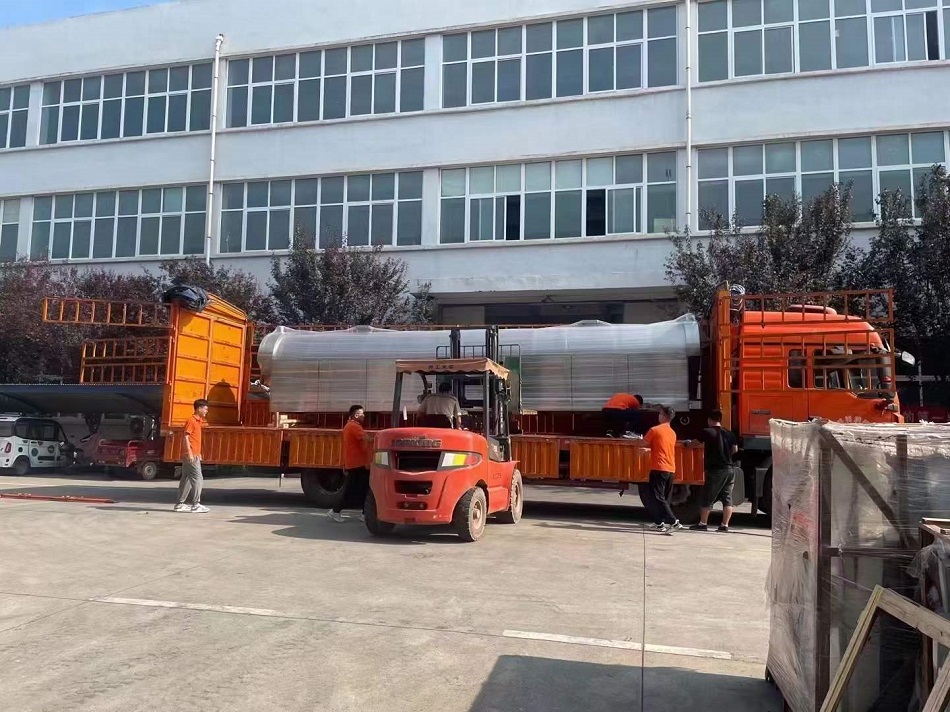 许昌智工八米电磁流水线炒货设备专车发往安徽