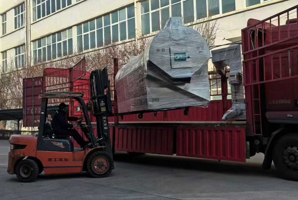 重庆客户订购的流水线电磁炒货机和烘干机装车发货