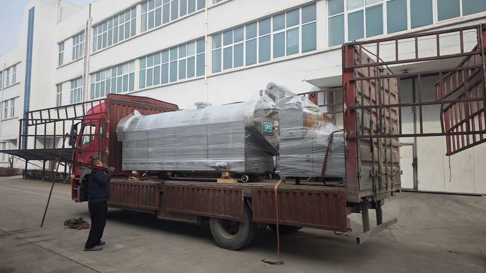 河南客户订购的4米电磁流水线炒货设备专车发货